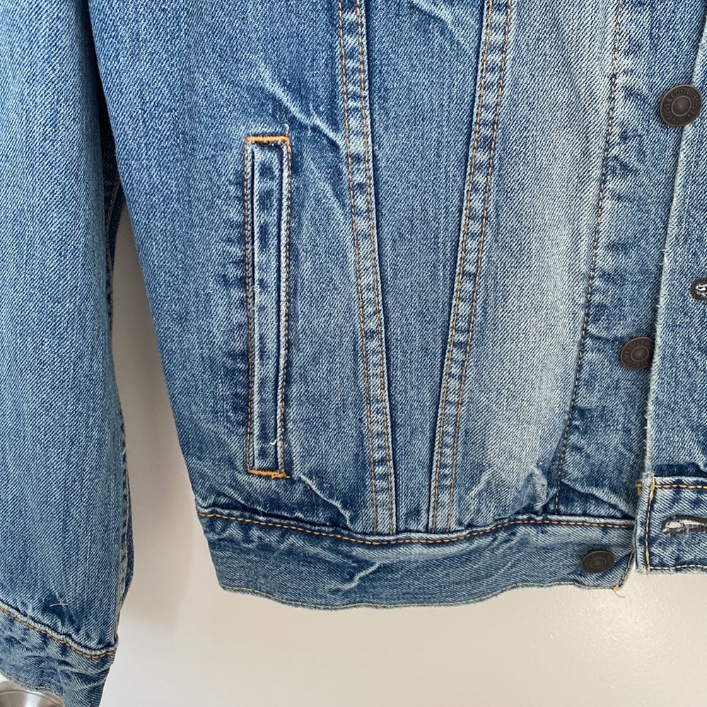 Authentic Levi Jean jacket - Picture 2 of 5